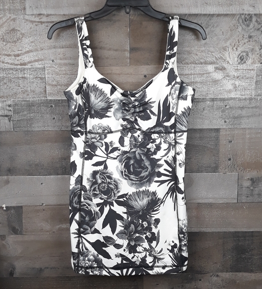 Lululemon Aria Tank ll - Picture 2 of 10